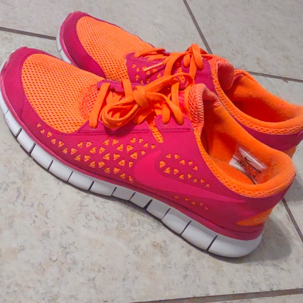Women's Nike Shoes Size 9